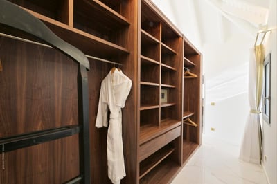 Luxury Villa Photo #34