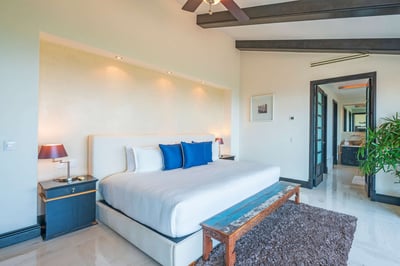 Luxury Villa Photo #15