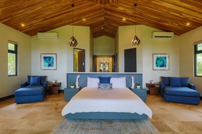 Luxury Villa Photo #17