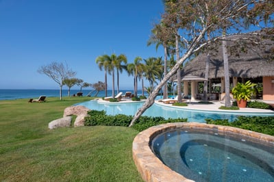Luxury Villa Photo #9