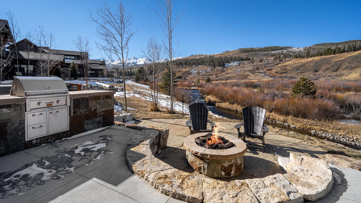 River Song at the Shores