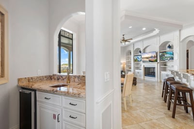 Luxury Villa Photo #25