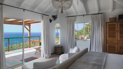 Bedroom 3: Located on the pool, in a separate bungalow. King size bed, air conditioning, HD-TV, Appl