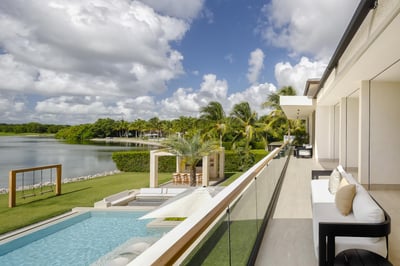 Solara – Lakefront Luxury with Gym, Sauna & Sunset