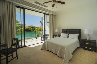 Luxury Villa Photo #57