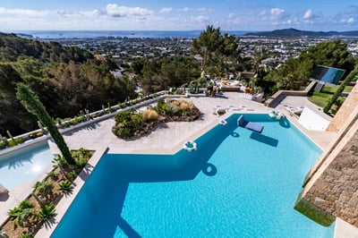 Luxury Villa Photo #6