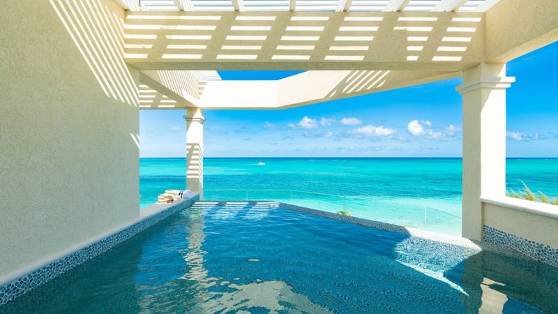 5 BDM Beachfront Penthouse Suite with Skypool at Windsong Turks & Caicos