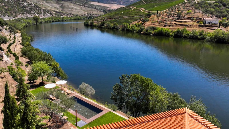 Douro Riverfront Villa