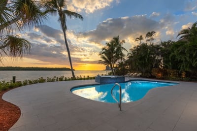 Luxury Villa Photo #3