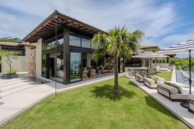 Luxury Villa Photo #47