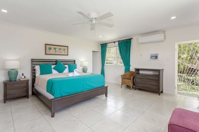 Luxury Villa Photo #17