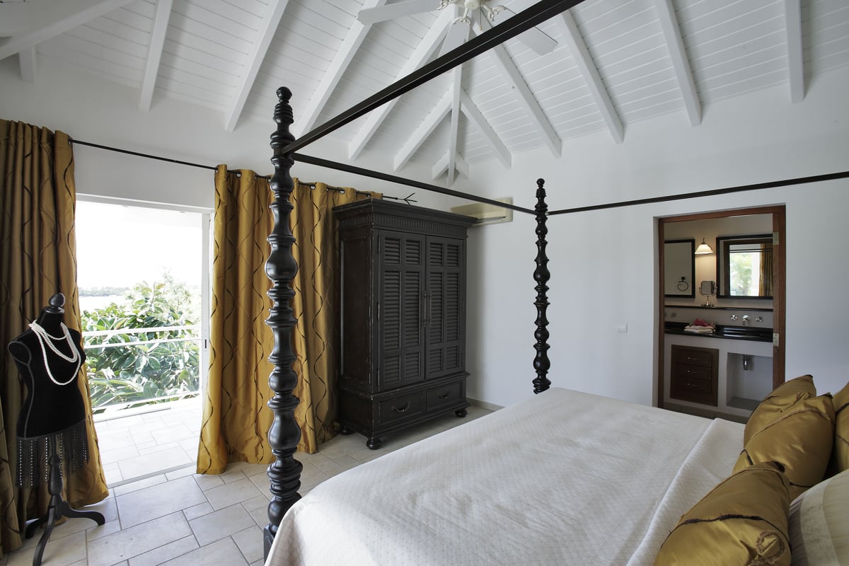Bedrooms and Bathrooms - Image 13