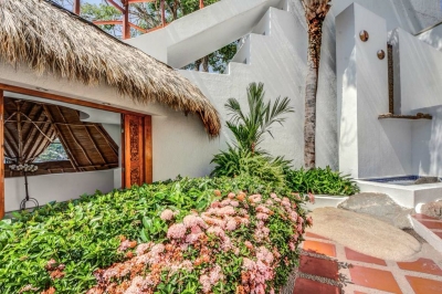 Luxury Villa Photo #11