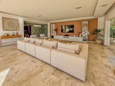 Luxury Villa Photo #9