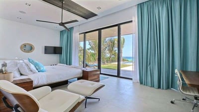 Luxury Villa Photo #30