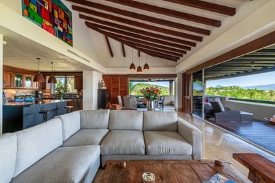 Luxury Villa Photo #12