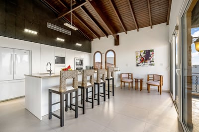 Luxury Villa Photo #8