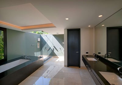 Luxury Villa Photo #37
