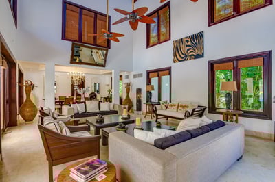 Luxury Villa Photo #18