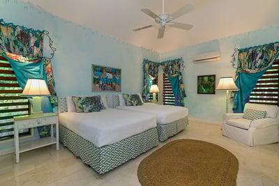 Luxury Villa Photo #7