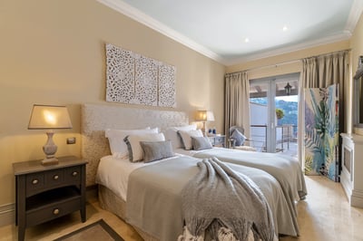 Luxury Villa Photo #43