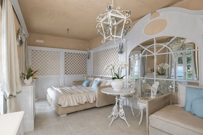 Luxury Villa Photo #43