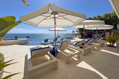 Luxury Villa Photo #9