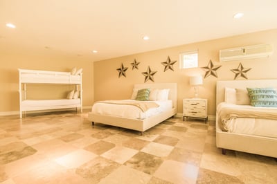 Luxury Villa Photo #25