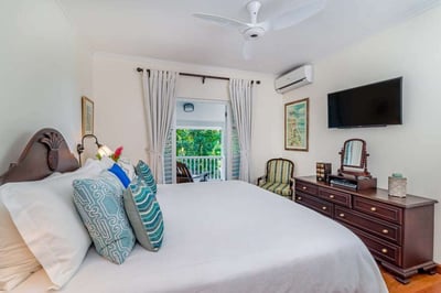 Luxury Villa Photo #26