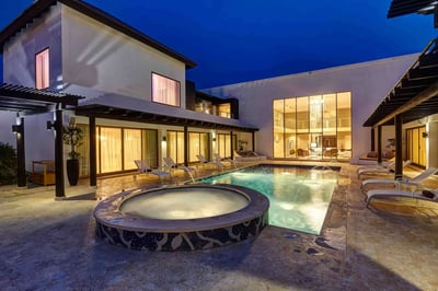 Luxury Villa Photo #2