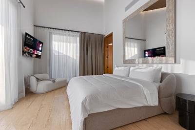 Luxury Villa Photo #26