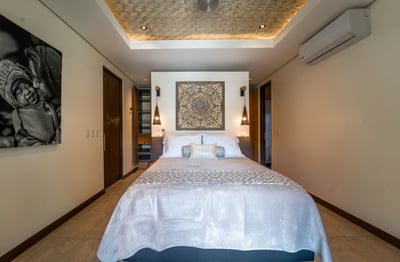 Luxury Villa Photo #32