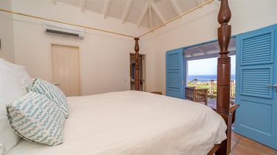 Bedroom 6: Located on a level below the main house. Queen size bed, air conditioning, ensuite b