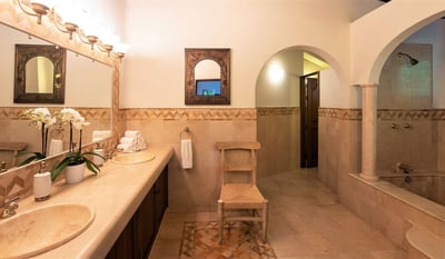 Luxury Villa Photo #44