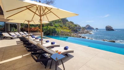 Luxury Villa Photo #6