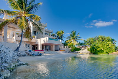 Luxury Villa Photo #4