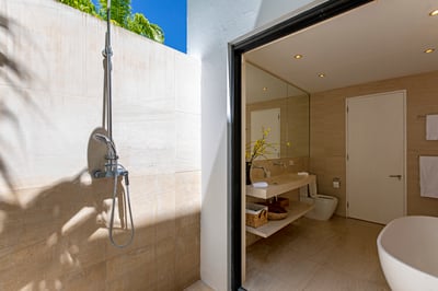 Luxury Villa Photo #28