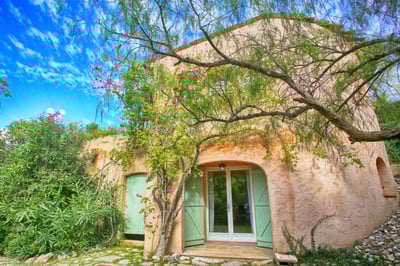 Luxury Villa Photo #6
