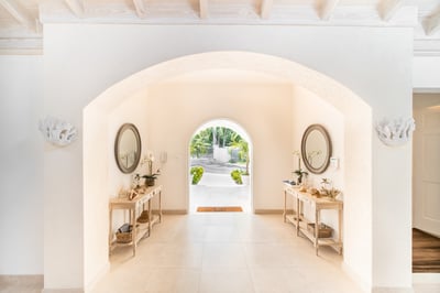 Luxury Villa Photo #16