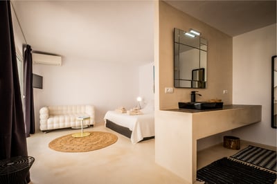 Luxury Villa Photo #26