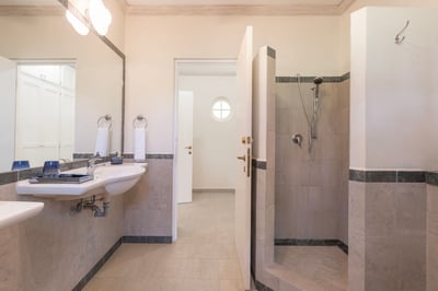 Luxury Villa Photo #44