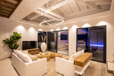 Luxury Villa Photo #18