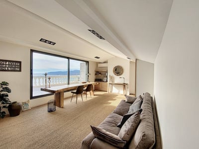 Luxury Villa Photo #12