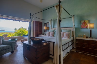 Luxury Villa Photo #40