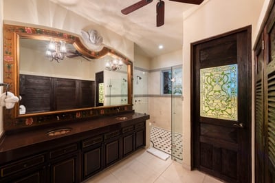 Luxury Villa Photo #40