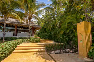 Luxury Villa Photo #9