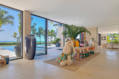 Luxury Villa Photo #17