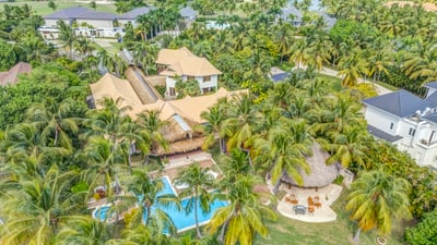 Luxury Villa Photo #3