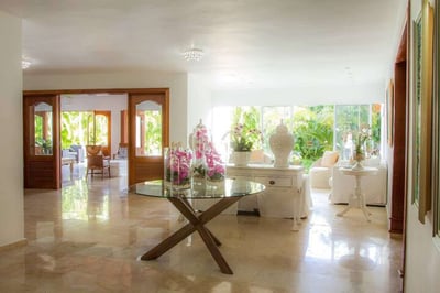 Luxury Villa Photo #4