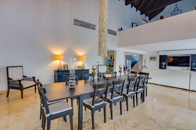 Luxury Villa Photo #15